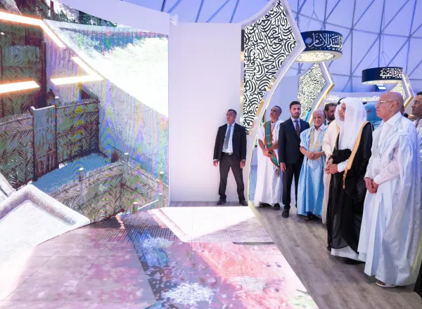 معالي الأمين العام، رئيس هيئة علماء المسلمين، المشرف العام على متاحف السيرة النبوية والحضارة الإسلامية، فضيلة الشيخ د.⁧‫#محمد_العيسى‬⁩ ⁦‪@MhmdAlissa‬⁩، في كلمته في حفل افتتاح المتحف الدوليّ للسيرة النبوية بنواكشوط: ‏"للمتحف -بإشراف ⁧‫#رابطة_العالم_الإسلامي‬⁩- عنايةٌ بدلائل النبوة بخاصةٍ، ودلائل الإيمان بعامّة، كما له عنايةٌ بالتصدّي للشبهات، أيًّا كان مصدرُها وباعثُها".