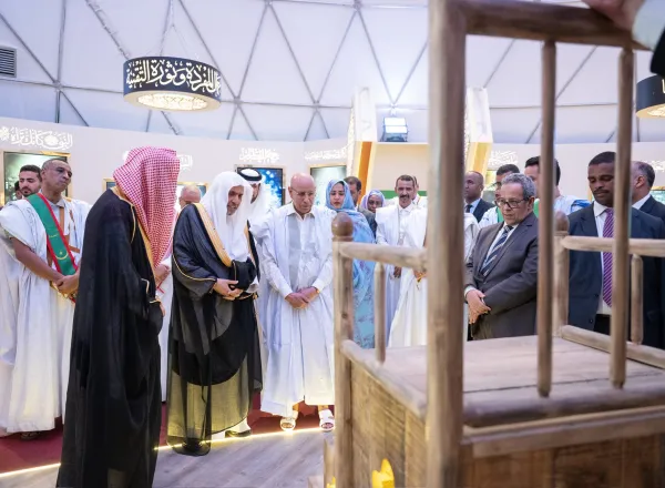 معالي الأمين العام، رئيس هيئة علماء المسلمين، المشرف العام على متاحف السيرة النبوية والحضارة الإسلامية، فضيلة الشيخ د.⁧‫#محمد_العيسى‬⁩ ⁦‪@MhmdAlissa‬⁩، في كلمته في حفل افتتاح المتحف الدوليّ للسيرة النبوية بنواكشوط: ‏"للمتحف -بإشراف ⁧‫#رابطة_العالم_الإسلامي‬⁩- عنايةٌ بدلائل النبوة بخاصةٍ، ودلائل الإيمان بعامّة، كما له عنايةٌ بالتصدّي للشبهات، أيًّا كان مصدرُها وباعثُها".