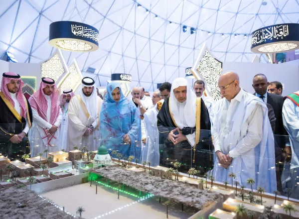 معالي الأمين العام، رئيس هيئة علماء المسلمين، المشرف العام على متاحف السيرة النبوية والحضارة الإسلامية، فضيلة الشيخ د.⁧‫#محمد_العيسى‬⁩ ⁦‪@MhmdAlissa‬⁩، في كلمته في حفل افتتاح المتحف الدوليّ للسيرة النبوية بنواكشوط: ‏"للمتحف -بإشراف ⁧‫#رابطة_العالم_الإسلامي‬⁩- عنايةٌ بدلائل النبوة بخاصةٍ، ودلائل الإيمان بعامّة، كما له عنايةٌ بالتصدّي للشبهات، أيًّا كان مصدرُها وباعثُها".