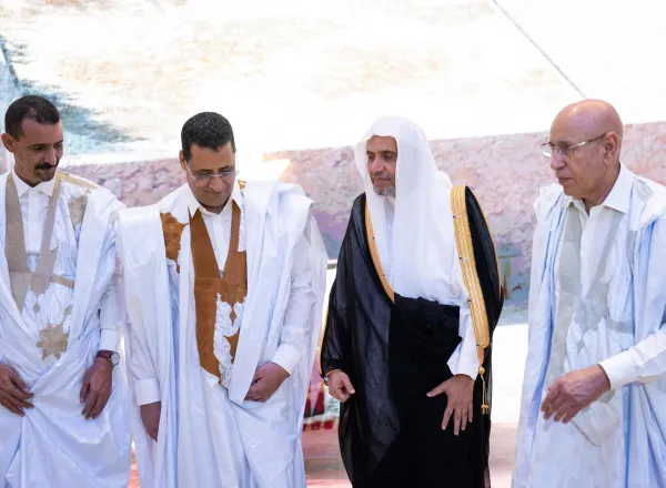 معالي الأمين العام، رئيس هيئة علماء المسلمين، المشرف العام على متاحف السيرة النبوية والحضارة الإسلامية، فضيلة الشيخ د.⁧‫#محمد_العيسى‬⁩ ⁦‪@MhmdAlissa‬⁩، في كلمته في حفل افتتاح المتحف الدوليّ للسيرة النبوية بنواكشوط: ‏"للمتحف -بإشراف ⁧‫#رابطة_العالم_الإسلامي‬⁩- عنايةٌ بدلائل النبوة بخاصةٍ، ودلائل الإيمان بعامّة، كما له عنايةٌ بالتصدّي للشبهات، أيًّا كان مصدرُها وباعثُها".