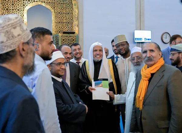 رهبران اسلامی بریتانیا در مرکز اسلامی لندن از دبیرکل اتحادیه جهان اسلام استقبال کردند.