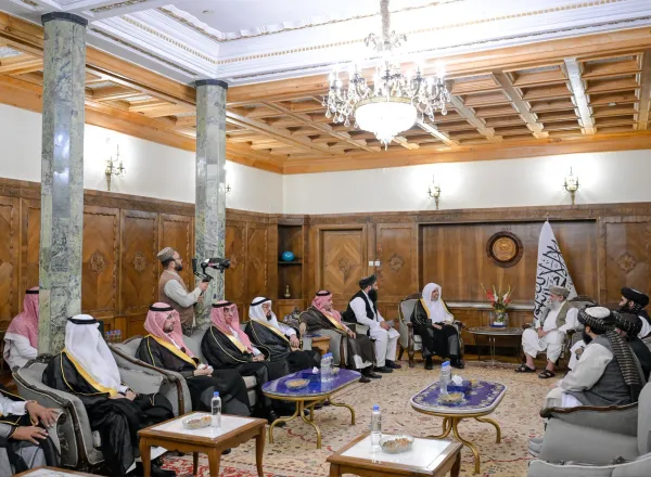 ‏استقبل رئيس الوزراء الأفغاني، المُلّا محمد حسن آخوند، في قصر رئاسة الوزراء بالعاصمة "كابل"، معاليَ الأمين العام، رئيس هيئة علماء المسلمين، فضيلة الشيخ د. ⁧‫محمد العيسى‬⁩ ⁦‪‬⁩، الذي وصَل أمس "كابل" في زيارةٍ رسميّةٍ