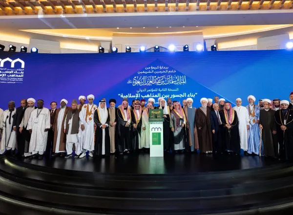 ‏"موسوعةُ المؤتلفِ الفكريِّ الإسلاميِّ": ‏نحو 1800 صفحة، شارك في صياغتها 60 عالمًا شرعيًّا ومفكرًا إسلاميًّا من مختلف المذاهب والمدارس، لتكون مَعلَمًا مُضيئًا في مسيرة وحدة الأمّة