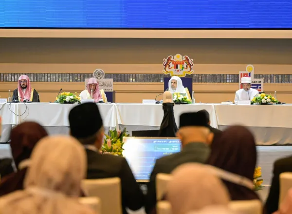 ضمن الملتقى الأول من نوعه للفقهاء: "تدريس الفقه الإسلامي وتكوين الفقيه": كبارُ فقهاء الأمّة يجتمعون في ماليزيا؛ تحت مظلّة المجمع الفقهي الإسلامي برابطة العالم الإسلامي