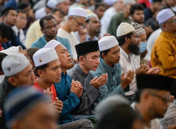‏صورٌ من خطبة الجمعة التي ألقاها معالي الأمين العام، رئيس هيئة علماء المسلمين، الشيخ د. ⁧‫محمد العيسى‬⁩ ‬⁩، من منبر أكبر جوامع العاصمة الماليزية “كوالالمبور”، وبحضور علماء آسيان من عموم المذاهب الإسلامية: