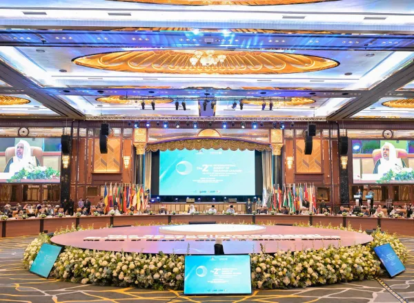 نظَّمتها رابطة العالم الإسلامي بالشراكة مع الحكومة الماليزية بمشاركة ٤٠٠ شخصية من كبار القيادات الدينية حول العالم  القمة الدولية لقيادات الأديان تدين مجازر غزة.. وتؤكّد تأييدها الوثيقة الختامية لمؤتمر حلّ الدولتين  أنور إبراهيم: العالم يشهد اليوم عجزًا وتراجعًا في الثقة  أنور إبراهيم: أزمة غزة أظهرت أنَّ المجتمع الدولي فقد حماسته وشغفه بالعدالة والإنسانية  د.العيسى: سلام عالمنا ليس مجرَّد خيار بل ضرورةٌ تتعلَّق بوجوده ومصداقية ميثاقه الدولي  د.العيسى: القمة تضع قادة التنوع الديني أمام مصداقية دعوتهم للقيم