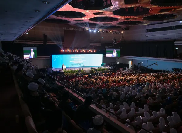 الأمين العام لرابطة العالم الإسلامي يختتم الملتقى العالمي للتصديق على الإجازات القرآنية وتكريم قُرّاء دُول آسيان