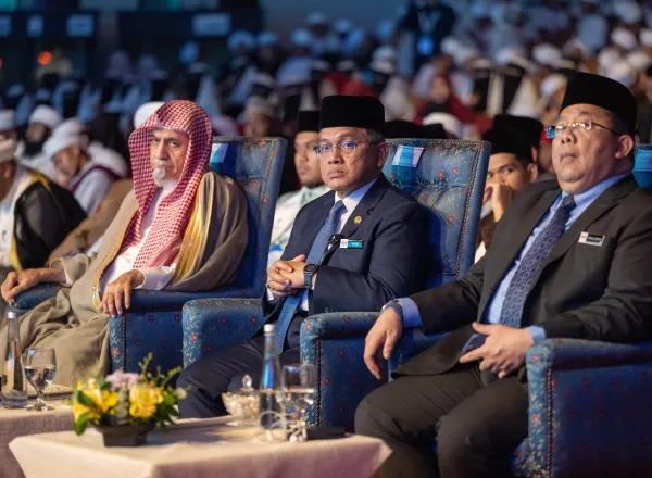 الأمين العام لرابطة العالم الإسلامي يختتم الملتقى العالمي للتصديق على الإجازات القرآنية وتكريم قُرّاء دُول آسيان