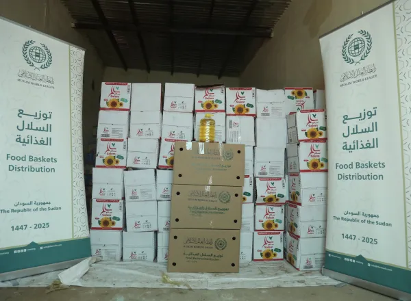 Le bureau de la Ligue islamique mondiale en République du Soudan poursuit ses programmes humanitaires et médicaux, malgré tous les défis liés à la guerre, en coordination directe avec les autorités compétentes.