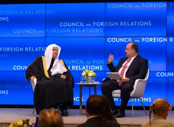 ‏الإسلاموفوبيا ليست تهديدًا للمسلمين فحسب، بل خطرٌ يُهدِّد الإنسانية جمعاء، ويزرع الفرقة بين الأمم والمجتمعات. ‏وتُواصل رابطة العالم الإسلامي التصدِّي لها عبر حزمة من المبادرات الدولية الشاملة، في أبرز منصات التأثير الأممية والأكاديمية والإعلامية.
