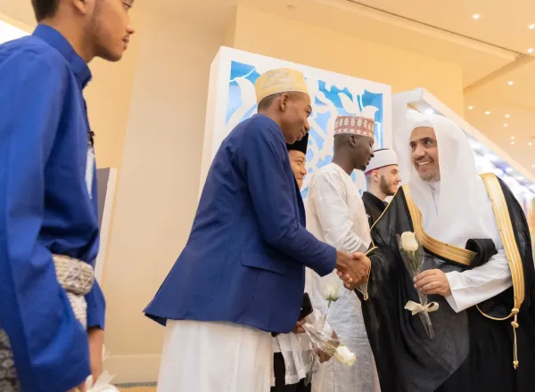 ‏"الشَّبابُ شركاءُ الحاضرِ، ورُواد المستقبل":  ‏ انطلاقًا من رسالتنا التي تُترجِم قيمنا، وما تحمله من الرحمة بالعالمين. ‏وتأسيسًا على هدينا الإسلامي القويم، حيث يقول سيدنا ونبينا محمد ﷺ: "أحبُّ الناس إلى الله أنفعهم للناس"