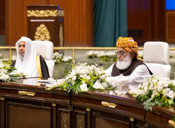 تحت عنوان "تنسيق المواقف ووحدة الكلمة" وبحضورٍ عُلمائيٍّ كبير..  *الأمين العام لرابطة العالم الإسلامي يفتتح أعمال الملتقى الثاني لعلماء باكستان*