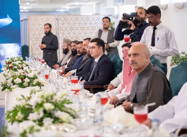 أقام أصحاب السماحة والفضيلة علماء جمهورية باكستان الإسلامية مأدبةَ عشاء، احتفاءً بمعالي الأمين العام، رئيس هيئة علماء المسلمين، فضيلة الشيخ د.⁧‫محمد العيسى‬⁩ ⁦‬⁩، بمناسبة زيارته للعاصمة "إسلام آباد"