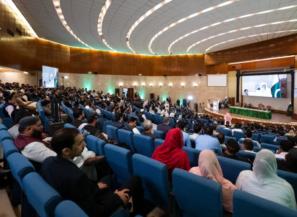 ‏ظُهرَ أمس في العاصمة الباكستانية "إسلام آباد"، والأول من نوعه في تاريخ المحكمة العليا الباكستانية: