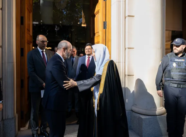 التقى معالي الأمين العام، رئيس هيئة علماء المسلمين، الشيخ د.⁧‫محمد العيسى‬⁩ ⁦‪‬⁩، في مقرّ مجلس الشيوخ الإسباني بالعاصمة مدريد، معالي رئيسه السيد بيدرو رويان