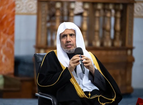 ‏التقى معالي الأمين العام، رئيس هيئة علماء المسلمين، الشيخ د.⁧‫محمد العيسى‬⁩ ⁦‪‬⁩، في مسجد مركز ⁧‫رابطة العالم الإسلامي‬⁩ بالعاصمة "مدريد"، مسؤولي العمل الإسلامي في عموم إسبانيا بمختلف تنوعهم