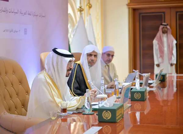 ‏يترجِمُ هذا التنظيم الأدوارَ الكبيرةَ التي تضطلع بها الرابطة في نشر اللغة العربية وتعليمها، بالنظر إلى رمزيّتها ومكانتها الرفيعة في وجدان الشعوب الإسلامية، باعتبارها لسان الوحي، وصوت الحضارة الإسلامية، ومحورًا مهماً في الهُوية.