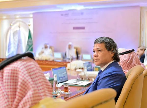 ‏يترجِمُ هذا التنظيم الأدوارَ الكبيرةَ التي تضطلع بها الرابطة في نشر اللغة العربية وتعليمها، بالنظر إلى رمزيّتها ومكانتها الرفيعة في وجدان الشعوب الإسلامية، باعتبارها لسان الوحي، وصوت الحضارة الإسلامية، ومحورًا مهماً في الهُوية.