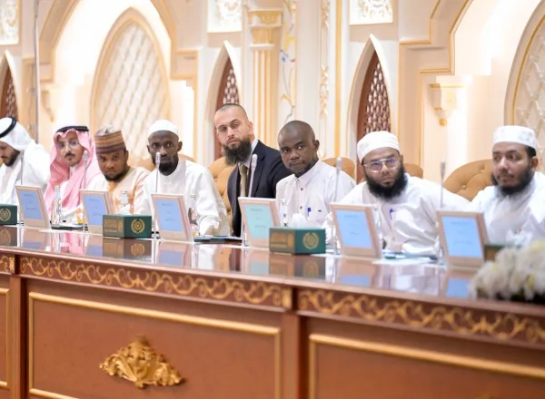 ‏نعتزُّ باللغة العربية بوصفها ركناً مهماً من أركان الهُوية، وجسرَ التواصل والإثراء مع شعوب العالم. ‏معالي الأمين العام، الشيخ د. ⁧‫محمد العيسى‬⁩ ⁦‬⁩، والأمين العام لمجمع الملك سلمان العالمي للغة العربية، الأستاذ عبدالله الوشمي في المعرض المصاحب لفعاليات الاحتفاء بـ ⁧‫اليوم العالمي للغة العربية‬⁩