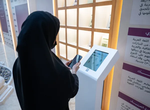 ‏نعتزُّ باللغة العربية بوصفها ركناً مهماً من أركان الهُوية، وجسرَ التواصل والإثراء مع شعوب العالم. ‏معالي الأمين العام، الشيخ د. ⁧‫محمد العيسى‬⁩ ⁦‬⁩، والأمين العام لمجمع الملك سلمان العالمي للغة العربية، الأستاذ عبدالله الوشمي في المعرض المصاحب لفعاليات الاحتفاء بـ ⁧‫اليوم العالمي للغة العربية‬⁩
