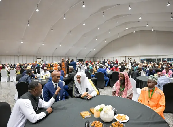 د.العيسى يحضر مائدة الإفطار الرمضاني للجالية المسلمة في رواندا