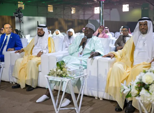 ‏صورٌ من محاضرة وحوار معالي الشيخ د.⁧‫محمد العيسى‬⁩ ‬⁩، ظُهرَ اليوم، في رحاب مكة المكرمة، حولَ: "الوسطيّة السعودية: من المنهج الفقهي إلى الرِّيادة العالميّة"، بدعوةٍ من هيئة الصحفيين السعوديين: