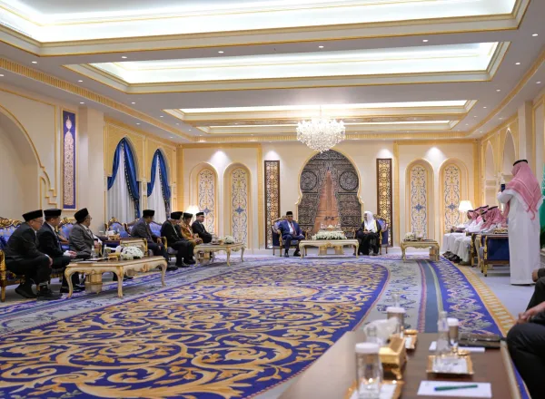 Le Secrétaire général de la Ligue islamique mondiale, cheikh Mohammed Al-Issa a reçu le Président du Conseil consultatif populaire indonésien, M. Ahmad Muzani