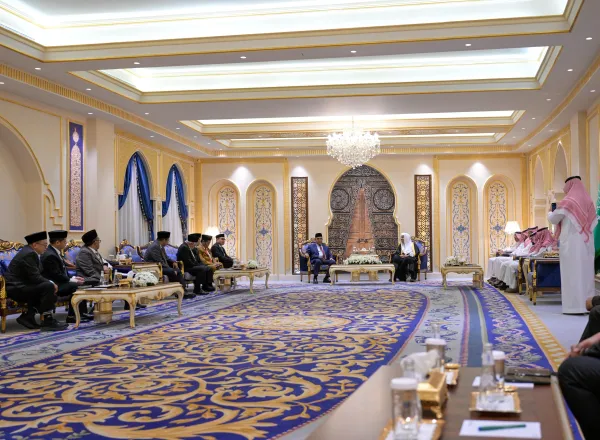 Le Secrétaire général de la Ligue islamique mondiale reçoit le Président du Conseil consultatif populaire  indonésien.