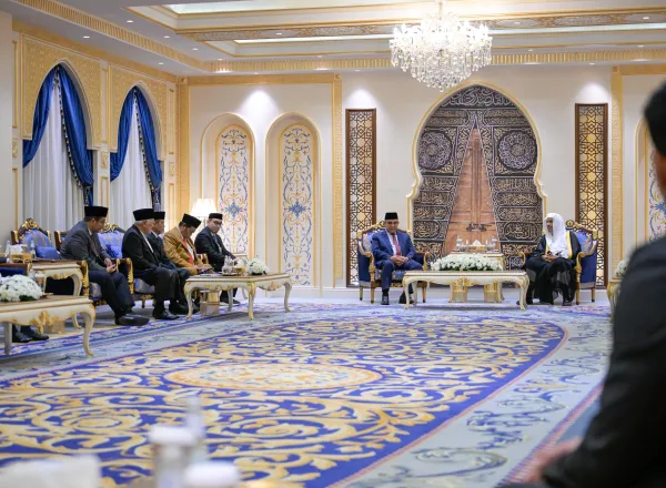 Le Secrétaire général de la Ligue islamique mondiale reçoit le Président du Conseil consultatif populaire  indonésien.