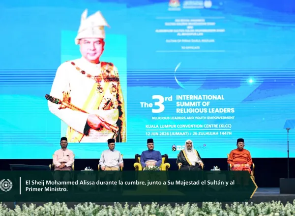 El Sheij Dr. Mohammed Al-Issa pronunció el discurso de apertura de la tercera Cumbre internacional de líderes religiosos, organizada bajo el patrocinio y en presencia de Su Majestad el Sultán Nazrin Muizzuddin Shah y del Primer Ministro, Sr. Anwar Ibrahim