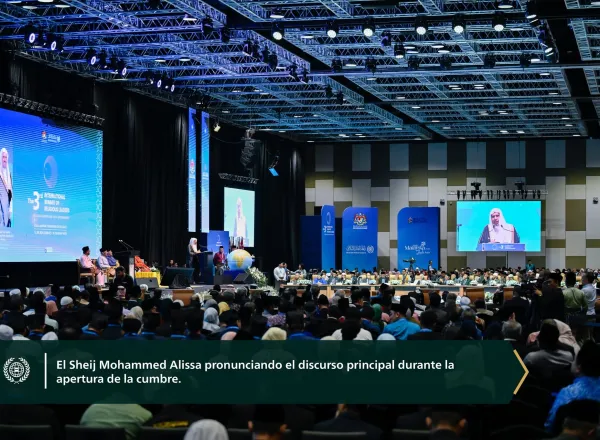 El Sheij Dr. Mohammed Al-Issa pronunció el discurso de apertura de la tercera Cumbre internacional de líderes religiosos, organizada bajo el patrocinio y en presencia de Su Majestad el Sultán Nazrin Muizzuddin Shah y del Primer Ministro, Sr. Anwar Ibrahim