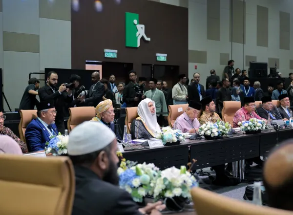 صورٌ من تدشين معالي الأمين العام، رئيسُ هيئة علماء المسلمين، فضيلةُ الشيخ د. ⁧‫محمد العيسى‬⁩‬⁩ الملتقى الرابع لمجلس علماء آسيان