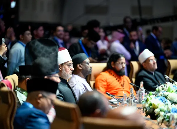 الأمينُ العام لرابطة العالم الإسلامي يشارِك بكلمةٍ افتتاحيةٍ في أعمال "القمّة الدولية الثالثة للقيادات الدينية" بالعاصمة الماليزية "كوالالمبور"