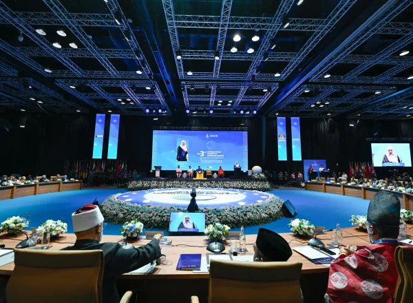 الأمينُ العام لرابطة العالم الإسلامي يشارِك بكلمةٍ افتتاحيةٍ في أعمال "القمّة الدولية الثالثة للقيادات الدينية" بالعاصمة الماليزية "كوالالمبور"