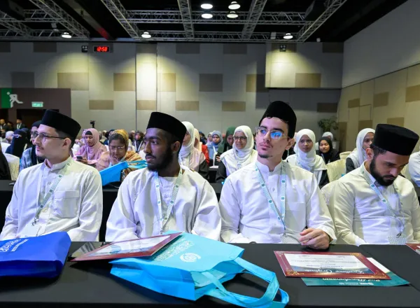 ‏افتتح معالي الأمين العام، رئيسُ هيئة علماء المسلمين، فضيلةُ الشيخ د.⁧‫محمد العيسى‬⁩‬⁩ أعمالَ المؤتمر الدولي: "الإيمان في ضوء العلم والبراهين المعاصرة"، بحضور عددٍ من كبار العلماء والباحثين والمفكرين