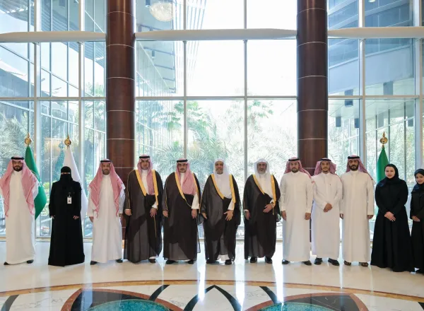 Le Secrétaire général, cheikh Mohammed Al-Issa , a reçu aujourd’hui le président de l’Université Al-Majmaah, président du Conseil d’administration du Centre CIFAL d’Arabie saoudite, le professeur Saleh bin Abdullah Al-Mezel