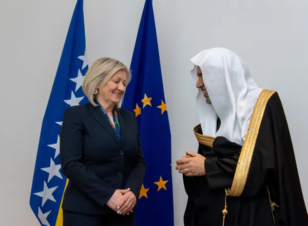 كشور نخست وزیر بوسنی و هرزگوین، سركار خانم بورنا کریستو، در دفتر ریاست جمهوری سارایوو، از جناب دبیر کل، و رئیس انجمن علمای اسلام، آقای دکتر شیخ محمد العیسی استقبال کرد