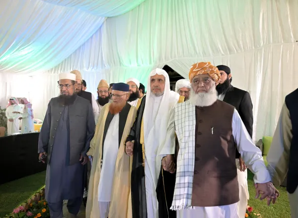 افتتح معالي الأمين العام، رئيس هيئة علماء المسلمين، فضيلة الشيخ د.⁧‫محمد العيسى‬⁩‬⁩ المُلتقى الثالث لعلماء باكستان، وسط حضور أصحاب السماحة والفضيلة كبار علماء جمهورية باكستان الإسلامية