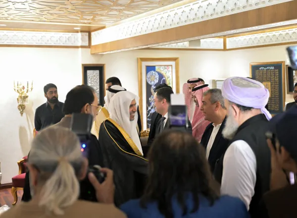 ‏أقام معالي السيناتور ورجل الأعمال الوجيه: طلحة محمود، مأدبةَ عشاءٍ، احتفاءً بزيارة معالي الأمين العام، رئيسِ هيئة علماء المسلمين، فضيلةِ الشيخ د.⁧‫محمد العيسى‬⁩‬⁩، وسطَ حضورِ عددٍ من الشخصيات الوزاريّة والبرلمانيّة والدبلوماسيّة