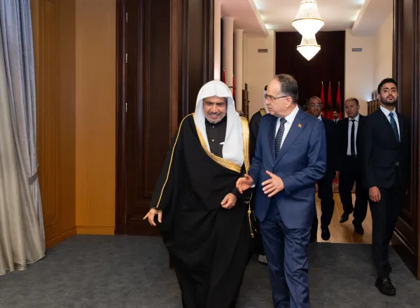 فخامة رئيس جمهورية ألبانيا، السيد بايرم بيقاي، يستقبل معالي الأمين العام فضيلة الشيخ د. ⁧‫محمد العيسى‬⁩ في القصر الرئاسي بالعاصمة "تيرانا"، ويَمنحه أعلى أوسمة الجمهورية