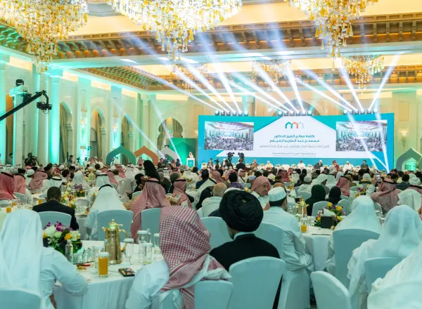‏التطلع لعزم المؤتمرين على تعزيز التفاهُم والتعاوُن بين المذاهب الإسلامية لخدمة الأهداف المشتركة، ولا سيما ما يتعلَّق بالقضايا الكبرى، ومواجهة خطابات التطرف الطائفي وشعاراته وممارساته، الذي سعى لإذكاء الصراع والصدام المذهبي