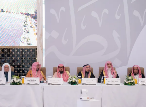 Le lancement de la 23ème session du Comité de jurisprudence islamique, affilié à la Ligueislamiquemondiale, en présence de muftis et de savants du monde islamique et des pays où vivent des minorités musulmanes.