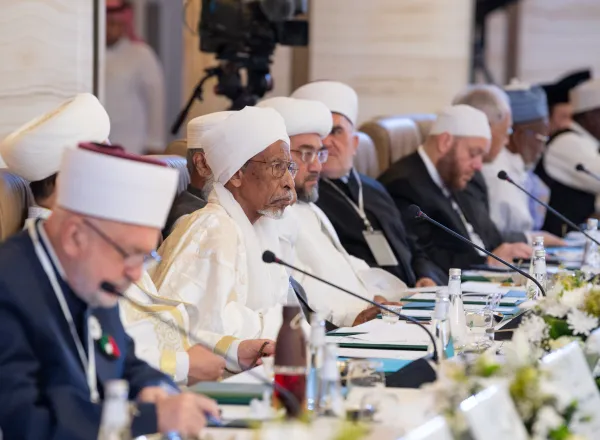 انطلاق أعمال الدورة الـ ٤٦ للمجلس الأعلى لـ ⁧‫رابطة العالم الإسلامي‬⁩، برئاسة سماحة مفتي عام المملكة العربية السعودية، وحضور كبار مُفتي الأمَّة وعلمائها؛ من الدَّاخل الإسلامي ودُوَل الأقليَّات