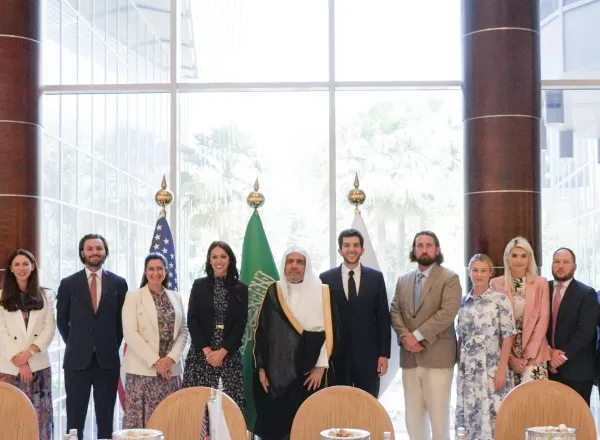 El Secretario General, el Sheij Mohammed Al-Issa, se reunió en Riad con una delegación de altos asesores de los miembros del Congreso estadounidense y sus adjuntos.