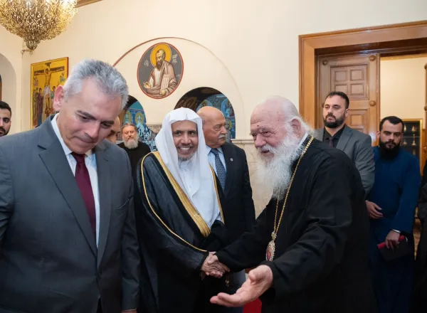 دولة رئيس وزراء اليونان يستقبل د.العيسى