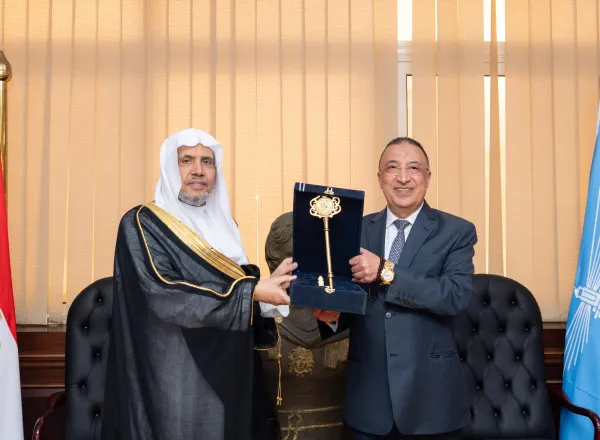 بحضورٍ ناهز ١٦٠٠ شخصٍ بين وزراء وأكاديميين وطلاب جامعات وتلبيةً لدعوة مدير المكتبة