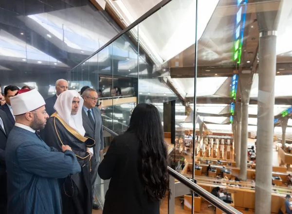 بحضورٍ ناهز ١٦٠٠ شخصٍ بين وزراء وأكاديميين وطلاب جامعات وتلبيةً لدعوة مدير المكتبة