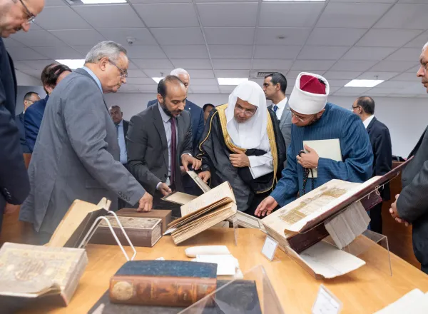بحضورٍ ناهز ١٦٠٠ شخصٍ بين وزراء وأكاديميين وطلاب جامعات وتلبيةً لدعوة مدير المكتبة