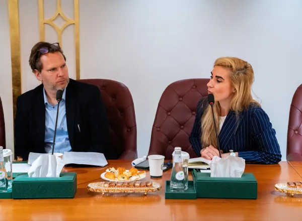 El Secretario General, el Sheij Mohammed Al-Issa, se reunió en Riad con una delegación de alto nivel de los Países Bajos.