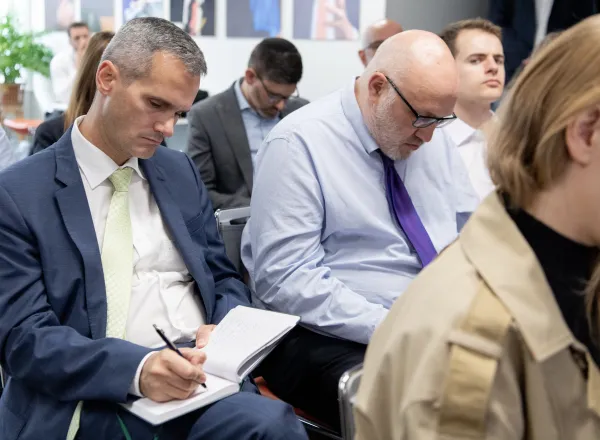 En un diálogo ampliado en dos sesiones distintas organizadas por el prestigioso centro de investigación "Policy Exchange", el Secretario General Sheij Mohammed Al-Issa